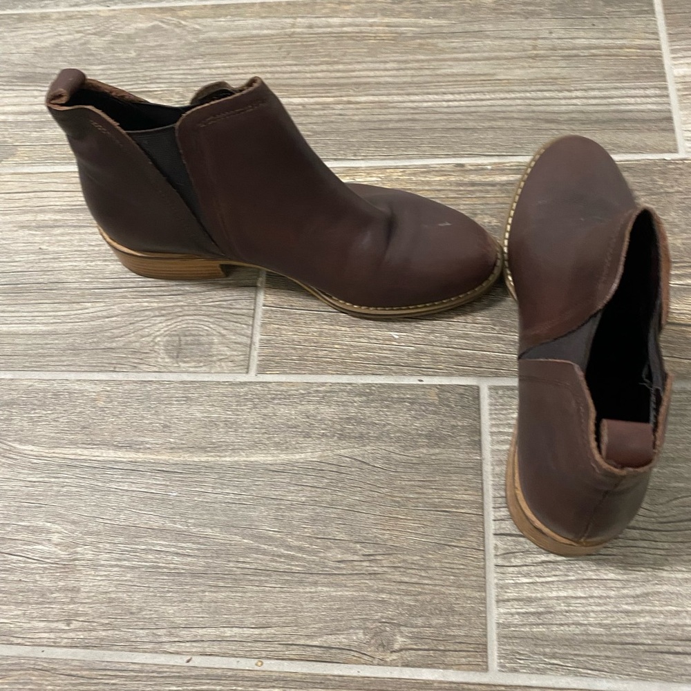Crevo Brown Chukka Boots Sleek Minimalist Design